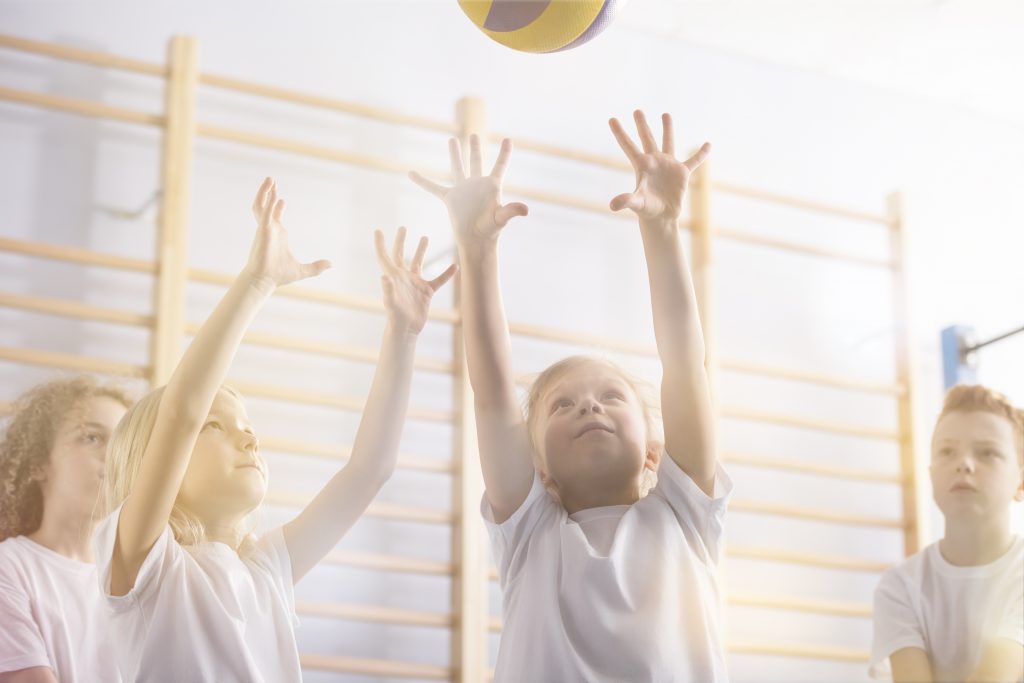 Boğaziçi Elit Spor Kulübünde voleybol antrenmanı yapan çocuklar - Üsküdar - Burhaniye